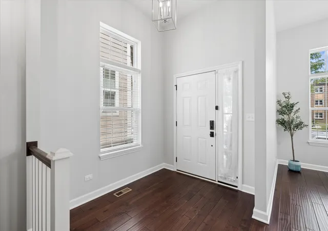 Photo 2 of Single family home for sale at 14 N Dryden Pl, Arlington Heights, IL 60004 | MLS# 12693389 | Listing updated on 2026-09-29