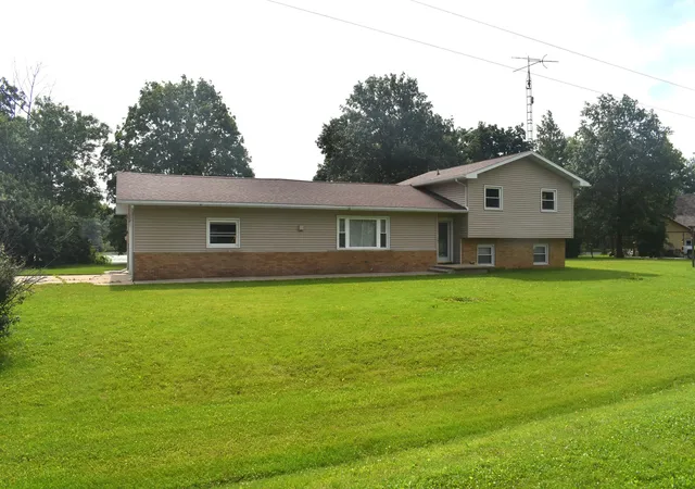 1st image of 124 Hislop Dr, Cissna Park, IL 60924 | MLS# 12693404