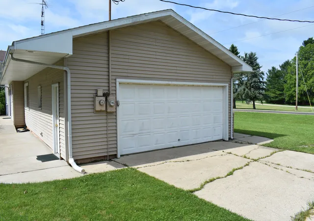 25th image of 124 Hislop Dr, Cissna Park, IL 60924 | MLS# 12693404