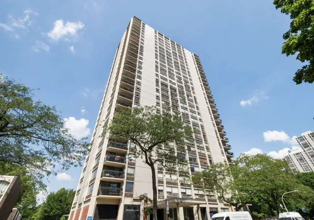 Homes for sale in Chicago, IL | 1355 N Sandburg Ter #2902D, Chicago, IL 60610 | MLS# 12693414