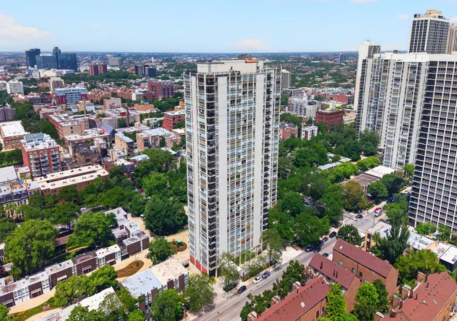 Homes for sale in Chicago, IL | 1355 N Sandburg Ter #2902D, Chicago, IL 60610 | MLS# 12693414