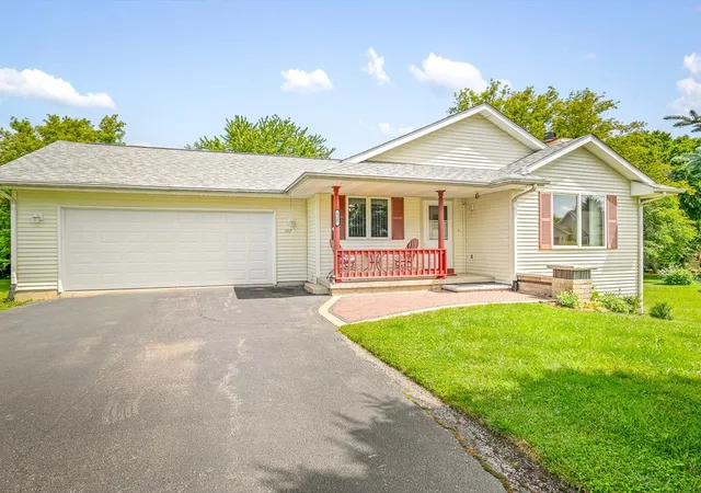 Homes for sale in Poplar Grove, IL | 117 Pembroke Rd Sw, Poplar Grove, IL 61065 | MLS# 12693444
