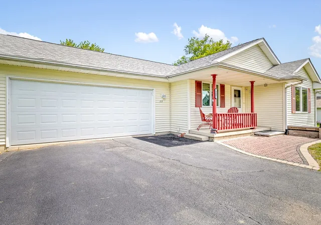 Homes for sale in Poplar Grove, IL | 117 Pembroke Rd Sw, Poplar Grove, IL 61065 | MLS# 12693444