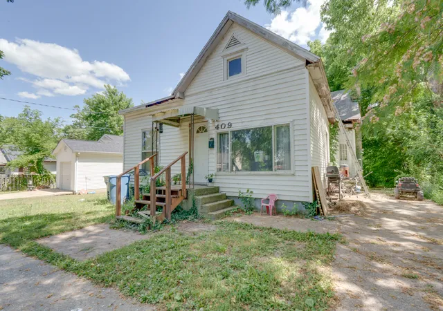 Homes for sale in Mt Vernon, IL | 409 Jordan St, Mt Vernon, IL 62864 | MLS# 12693448