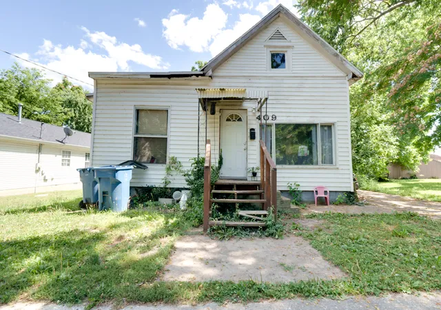 Homes for sale in Mt Vernon, IL | 409 Jordan St, Mt Vernon, IL 62864 | MLS# 12693448