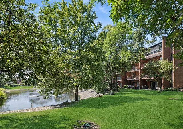 Homes for sale in Palos Hills, IL | 2 Cinnamon Creek Dr, Palos Hills, IL 60465