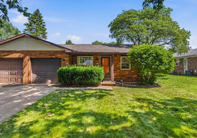 Homes for sale in Urbana, IL | 1204 Mitchem Dr #B, Urbana, IL 61801 | MLS# 12693532