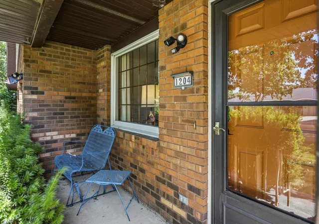 Homes for sale in Urbana, IL | 1204 Mitchem Dr #B, Urbana, IL 61801 | MLS# 12693532