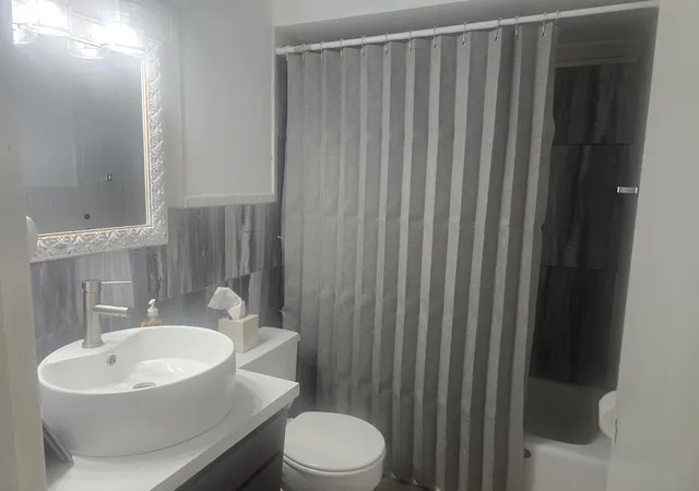2nd image of 10425 S Hale Ave, Chicago, IL 60643