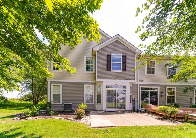 Homes for sale in Algonquin, IL | 2636 Pondview Dr, Algonquin, IL 60102 | MLS# 12693555