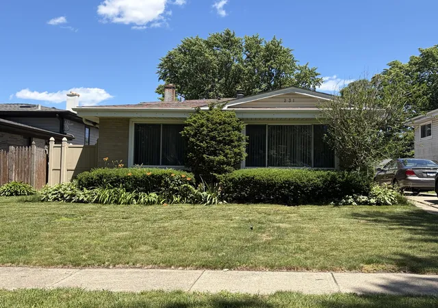 Homes for sale in Wheeling, IL | 231 Lincoln Ln, Wheeling, IL 60090 | MLS# 12693562