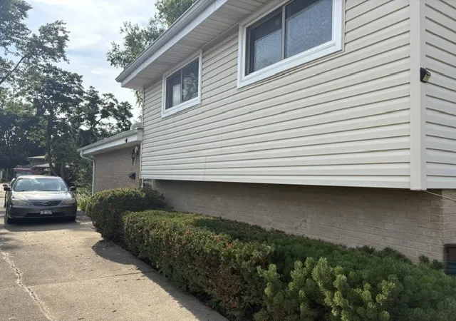 2nd image of 231 Lincoln Ln, Wheeling, IL 60090 | MLS# 12693562