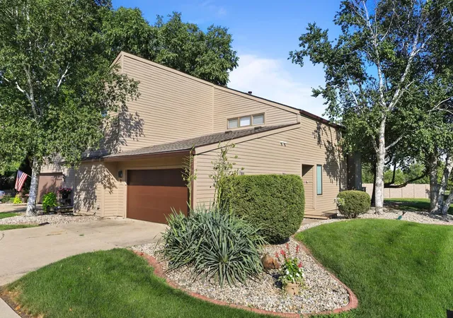1st image of 16 Briar Hill Cir, Champaign, IL 61822 | MLS# 12693564