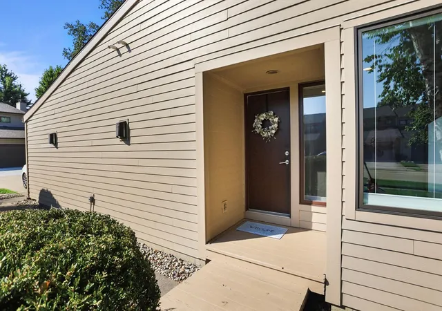3rd image of 16 Briar Hill Cir, Champaign, IL 61822 | MLS# 12693564