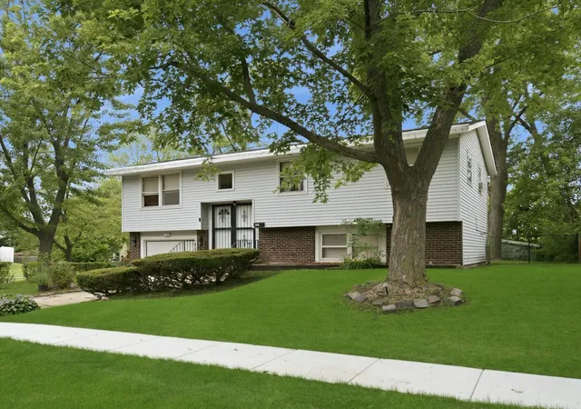 Photo 4 of Single family home for sale at 1829 217th Place, Sauk Village, IL 60411 | MLS# 12693579 | Listing updated on 2026-10-05