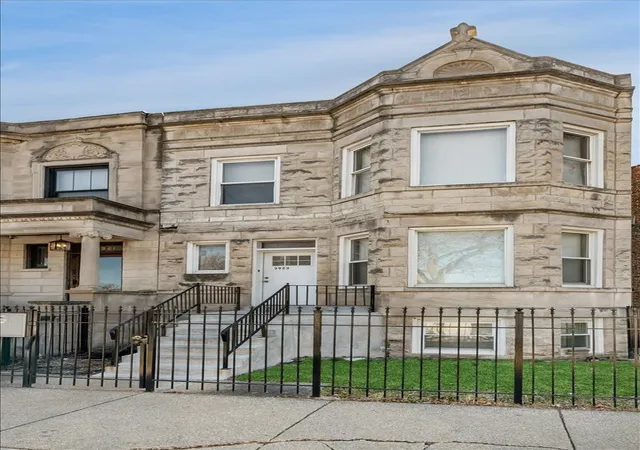 Homes for sale in Chicago, IL | 3923 W Polk St, Chicago, IL 60624 | MLS# 12693597
