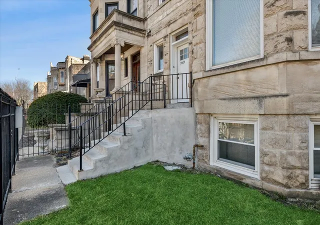 Homes for sale in Chicago, IL | 3923 W Polk St, Chicago, IL 60624 | MLS# 12693597
