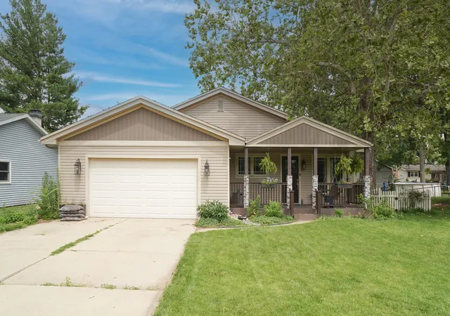 1st image of 1004 S Division St, Mahomet, IL 61853 | MLS# 12693610