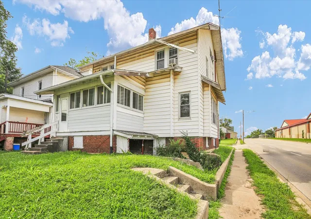 3rd image of 1305 W Macon St, Decatur, IL 62522 | MLS# 12693654