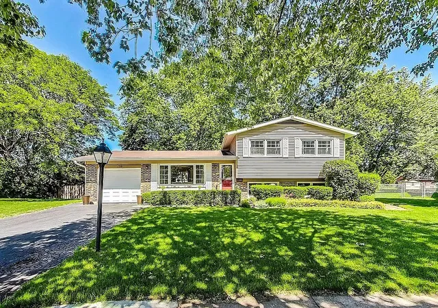 Homes for sale in Arlington Heights, IL | 318 W Hackberry Dr, Arlington Heights, IL 60004 | MLS# 12693655