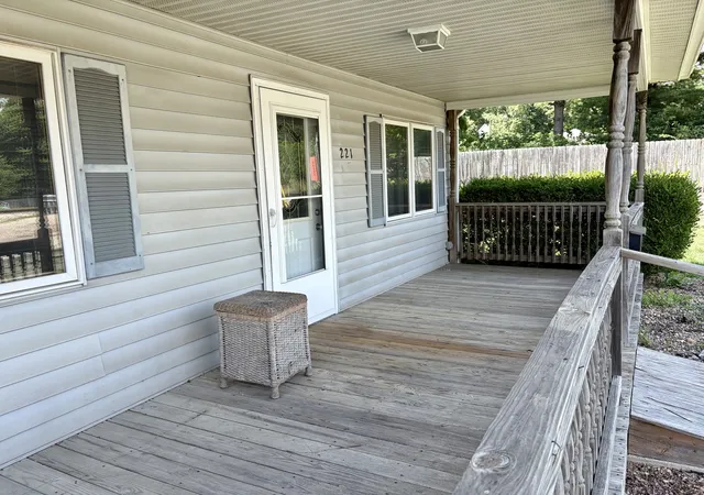 Homes for sale in Clinton, IL | 221 N George St, Clinton, IL 61727 | MLS# 12693662