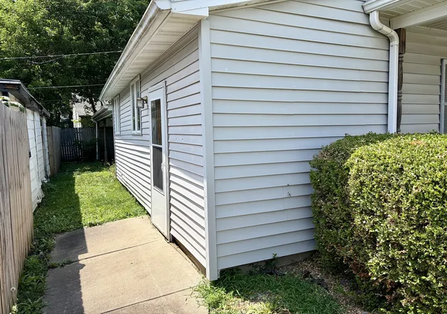 Homes for sale in Clinton, IL | 221 N George St, Clinton, IL 61727 | MLS# 12693662