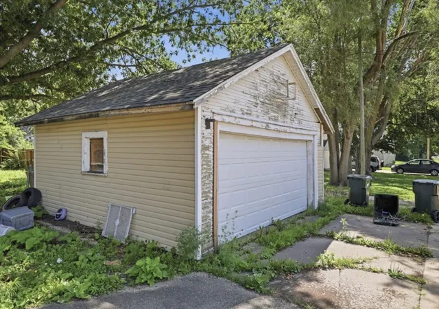 Photo 2 of Single family home for sale at 711 5th Avenue, Sterling, IL 61081 | MLS# 12693734 | Listing updated on 2026-09-03