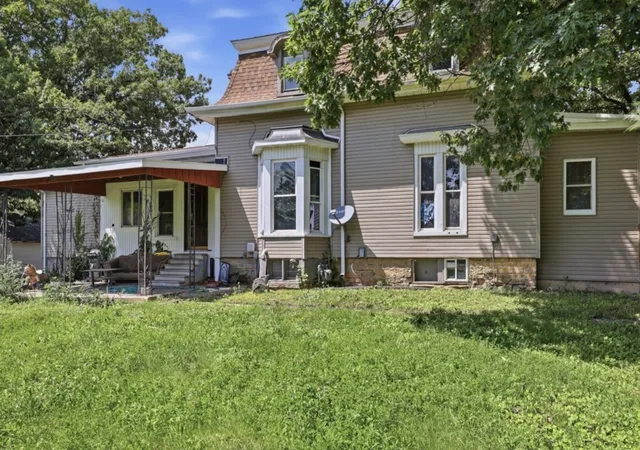 Photo 3 of Single family home for sale at 711 5th Avenue, Sterling, IL 61081 | MLS# 12693734 | Listing updated on 2026-09-03
