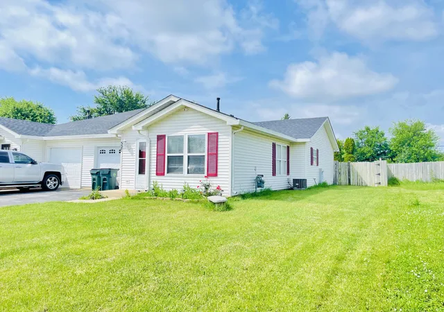 Homes for sale in Oswego, IL | 527 Heritage Dr, Oswego, IL 60543 | MLS# 12693753