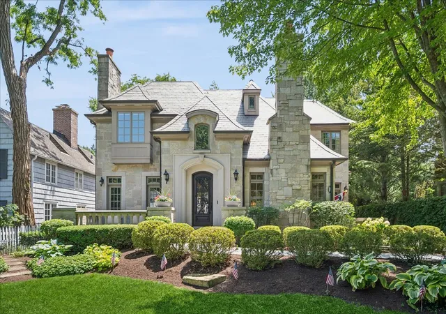 2nd image of 654 Pine St, Winnetka, IL 60093 | MLS# 12693763