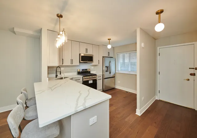 Homes for sale in Chicago, IL | 7074 N Ridge Blvd #1E, Chicago, IL 60645 | MLS# 12693767