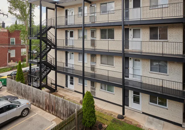 Homes for sale in Chicago, IL | 7074 N Ridge Blvd #1E, Chicago, IL 60645 | MLS# 12693767