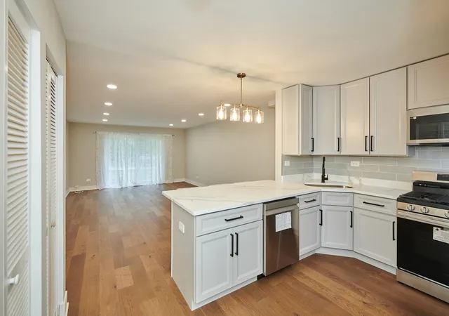 Homes for sale in Chicago, IL | 7074 N Ridge Blvd, Chicago, IL 60645