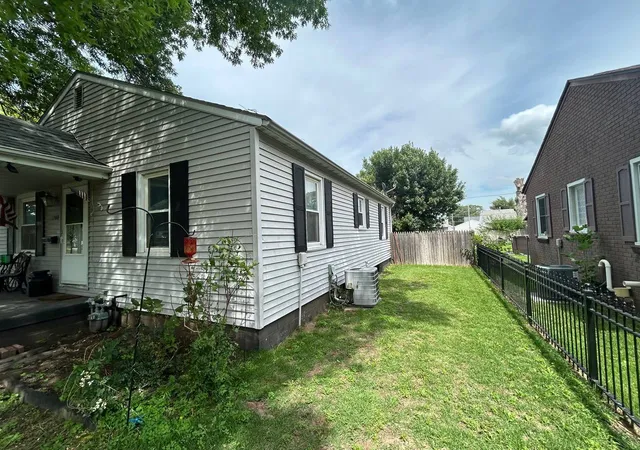 3rd image of 1200 S 10Th St, Pekin, IL 61554 | MLS# 12693792