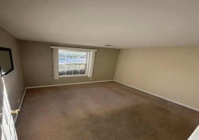 Listing Photo 4 - Condo for sale in building located at 205 Ashbury Ln E, Roselle, IL 60172 - Unit #E3