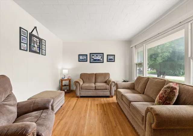 Photo 4 of Single family home for sale at 902 Laura Ave, Streator, IL 61364 | MLS# 12693845 | Listing updated on 2026-07-24