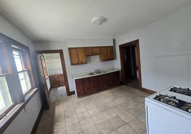 Homes for sale in Rockford, IL | 1721 S 5Th St, Rockford, IL 61104 | MLS# 12693870