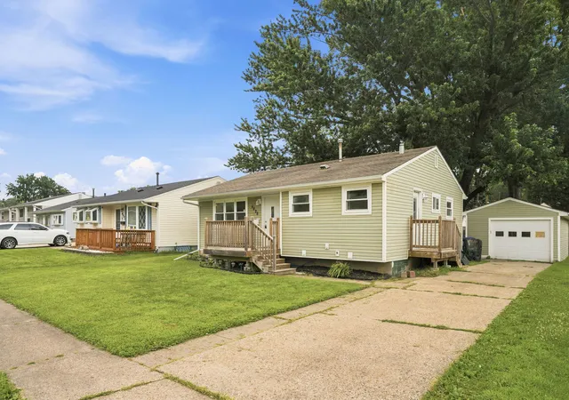 Photo 2 of Single family home for sale at 4628 50th Street, Moline, IL 61265 | MLS# 12693899 | Listing updated on 2026-07-29
