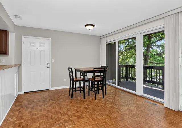 Listing Photo 4 - Condo for sale in building located at 5542 E Lake Dr, Lisle, IL 60532 - Unit #74D