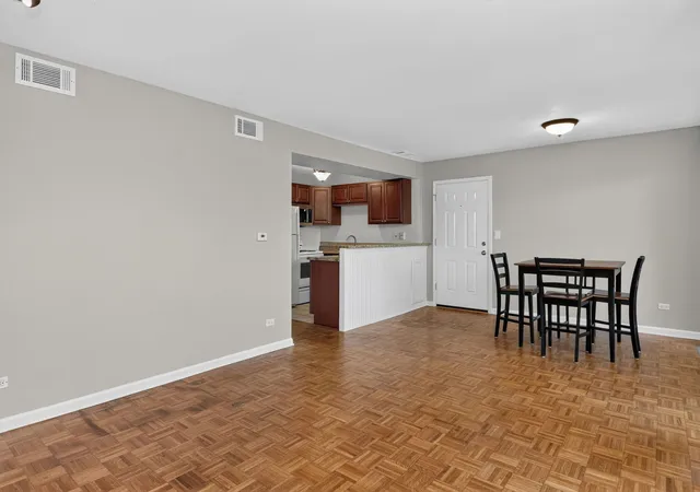 Listing Photo 5 - Condo for sale in building located at 5542 E Lake Dr, Lisle, IL 60532 - Unit #74D