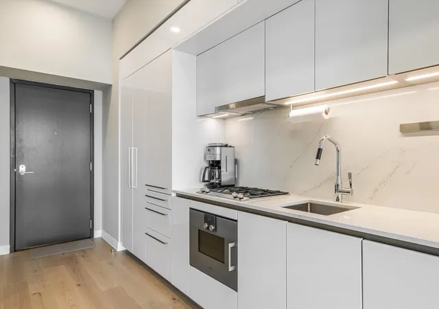 2nd image of 211 N Harbor Dr, Chicago, IL 60601