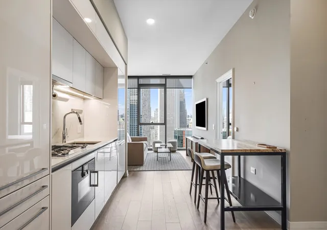 3rd image of 211 N Harbor Dr, Chicago, IL 60601