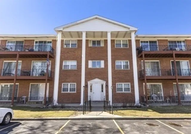 Photo 1 of Condo for sale at 6135 W 94th Street #B1, Oak Lawn, IL 60453 | MLS# 12693964 | Listing updated on 2026-09-21