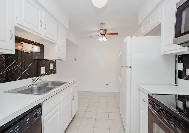 Photo 2 of Condo for sale at 6135 W 94th Street #B1, Oak Lawn, IL 60453 | MLS# 12693964 | Listing updated on 2026-09-21