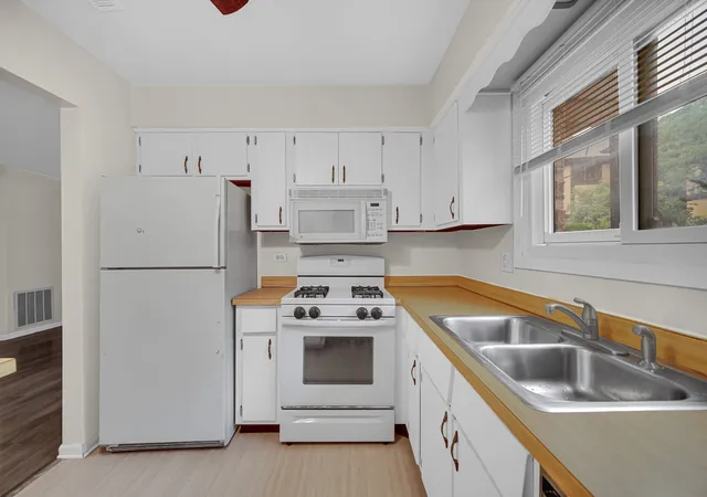Photo 5 of Condo for sale at 1659 Dover Ct #A, Wheaton, IL 60189 | MLS# 12693994 | Listing updated on 2026-08-27