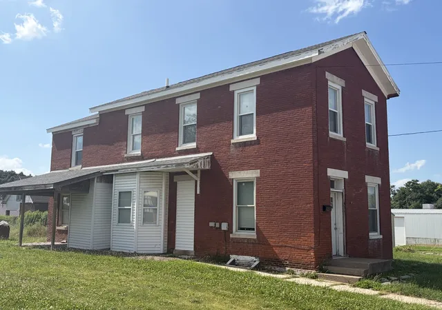 Photo 2 of Single family home for sale at 431 North 5th St, Quincy, IL 62301 | MLS# 12694025 | Listing updated on 2026-09-04