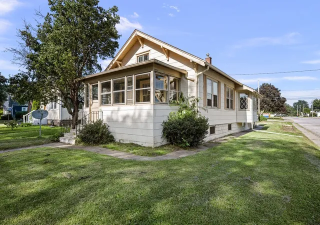 1st image of 437 12th St, Silvis, IL 61282 | MLS# 12694035