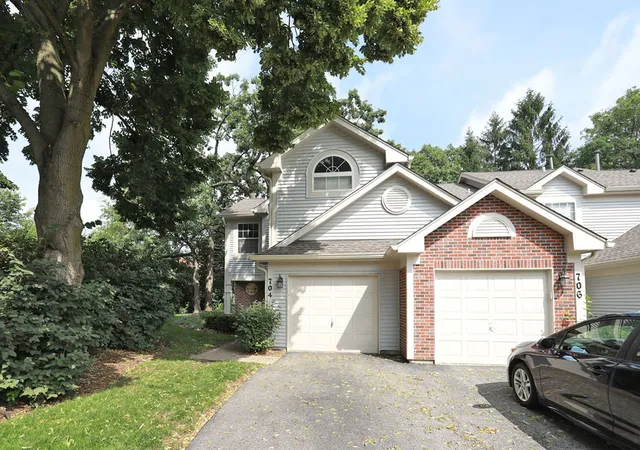 2nd image of 704 Shady Oaks Ct, Elgin, IL 60120 | MLS# 12694059
