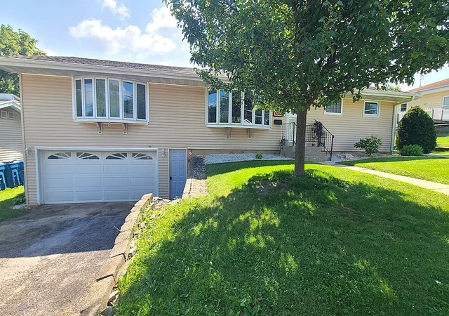 Photo 2 of Single family home for sale at 1218 Elm Pl, Dixon, IL 61021 | MLS# 12694063 | Listing updated on 2026-09-08