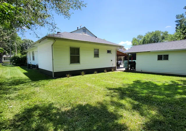 Photo 2 of Sale Pending at 611 S Halliday Ave, Duquoin, IL 62832 | MLS# 12694068 | Listing updated on 2026-08-04